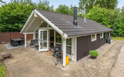 Melisa - 28Km from the Sea: Hütte, Zuhause, Haus, Dach, Veranda, Estate, Abstellgleis, Gartenbauten, Bauernhaus, Garten