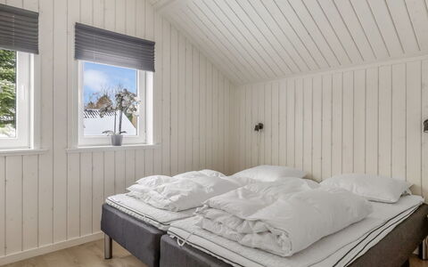 Aleide - 29Km from the Sea: Holz, Schlafzimmer, Fussboden, Bett, Decke, Interior Design, Flooring, Bedding, Bettdecke, Bettrahmen