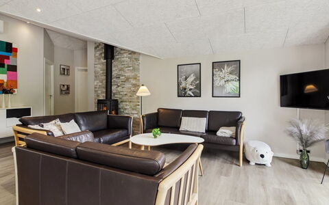 Eylar - 28Km from the Sea: Möbel, Interior Design, Flooring, Wand, Fussboden, Decke, Couch, Holz, Wohnzimmer, Zimmer