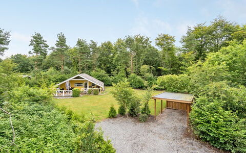 Hannelise - 30Km from the Sea: Zuhause, Hütte, Veranda, Hartholz, Abstellgleis, Deck, Schatten, Planke, Estate, Gartenbauten