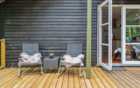 Helghi - 30Km from the Sea: Decke, Flooring, Interior Design, Fussboden, Verbundwerkstoff, Möbel, Resort, Hotel, Design, Daylighting