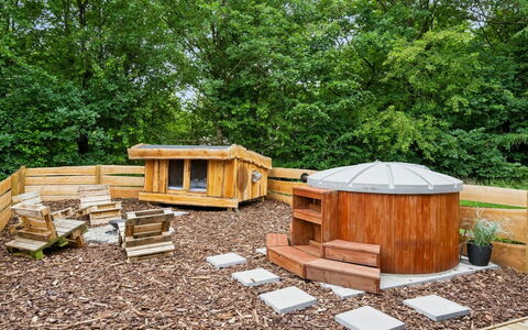 Helghi - 30Km from the Sea: Decke, Flooring, Interior Design, Fussboden, Verbundwerkstoff, Möbel, Resort, Hotel, Design, Daylighting