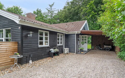 Helghi - 30Km from the Sea: Decke, Flooring, Interior Design, Fussboden, Verbundwerkstoff, Möbel, Resort, Hotel, Design, Daylighting