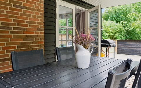 Helghi - 30Km from the Sea: Decke, Flooring, Interior Design, Fussboden, Verbundwerkstoff, Möbel, Resort, Hotel, Design, Daylighting