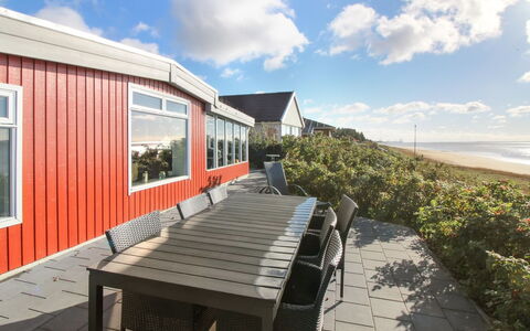 Erno - 20M from the Sea: Dach, Haus, Zuhause, Hütte, Tür, Abstellgleis, Deck, Veranda, Planke, Hartholz