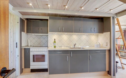 Ødke - 3.5Km from the Sea: Flooring, Wand, Interior Design, Holz, Decke, Fussboden, Küche, Light Fixture, Countertop, Beleuchtung