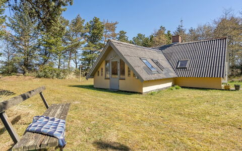 Ødke - 3.5Km from the Sea: Gras, Hütte, Grundstueck, Zuhause, Dach, Ländliches Gebiet, Wiese, Bauernhaus, Estate, Dorf