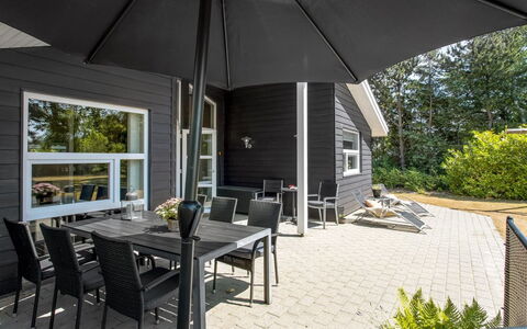 Gylla - 12Km from the Sea: Möbel, Interior Design, Flooring, Holz, Fussboden, Decke, Holzboden, Stuhl, Tabelle, Beleuchtung