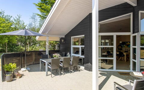 Gylla - 12Km from the Sea: Möbel, Interior Design, Flooring, Holz, Fussboden, Decke, Holzboden, Stuhl, Tabelle, Beleuchtung