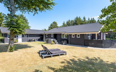 Gylla - 12Km from the Sea: Möbel, Interior Design, Flooring, Holz, Fussboden, Decke, Holzboden, Stuhl, Tabelle, Beleuchtung