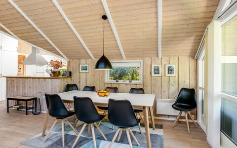 Anastaja - 12Km from the Sea: Möbel, Interior Design, Flooring, Holz, Fussboden, Decke, Holzboden, Stuhl, Tabelle, Beleuchtung
