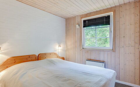 Friederk - 12Km from the Sea: Holz, Decke, Flooring, Fussboden, Interior Design, Schlafzimmer, Zimmer, Bettdecke, Zuhause, Bett