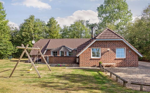 Friederk - 12Km from the Sea: Haus, Dach, Hütte, Zuhause, Rasen, Bauernhaus, Garten, Estate, Garten, Hinterhof