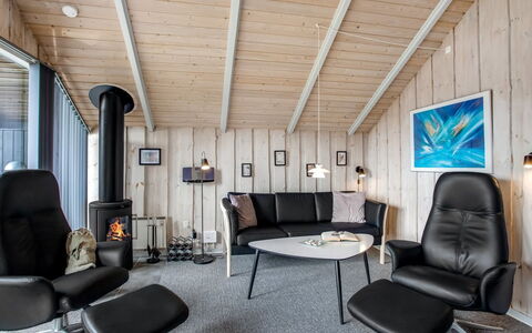 Tecla - 12Km from the Sea: Möbel, Interior Design, Decke, Zuhause, Wohnzimmer, Light Fixture, Zimmer, Stuhl, Couch, Dachgeschoss