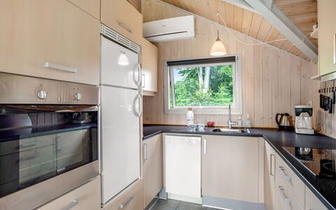Tecla - 12Km from the Sea: Küche, Holz, Küchengerät, Interior Design, Countertop, Major Appliance, Flooring, Decke, Zuhause, Möbel