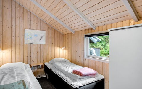 Tecla - 12Km from the Sea: Holz, Zuhause, Schlafzimmer, Tür, Hütte, Einfrieren, Bett, Winter, Bedding, Schnee