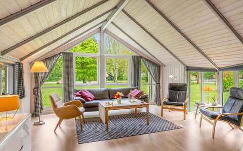 Torben - 10Km from the Sea: Decke, Interior Design, Stuhl, Wohnzimmer, Couch, Zimmerpflanze, Design, Hartholz, Holzboden