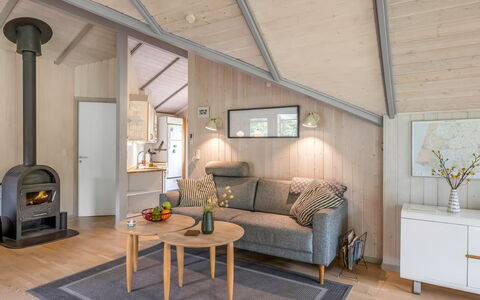 Torben - 10Km from the Sea: Holz, Flooring, Decke, Interior Design, Zimmer, Fussboden, Möbel, Wohnzimmer, Light Fixture, Haushaltsgerät
