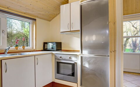 Tyki - 12Km from the Sea: Holz, Major Appliance, Interior Design, Flooring, Küche, Decke, Küchengerät, Fussboden, Beleuchtung, Zimmer