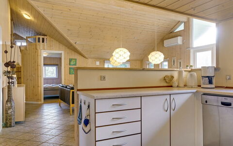 Tyki - 12Km from the Sea: Interior Design, Holz, Decke, Flooring, Möbel, Fussboden, Countertop, Küche, Light Fixture, Zimmer