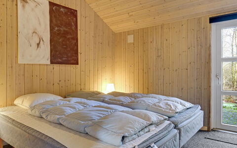 Tyki - 12Km from the Sea: Schlafzimmer, Möbel, Holz, Interior Design, Bett, Fussboden, Flooring, Bettdecke, Bedding, Decke