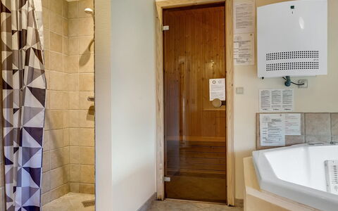 Tyki - 12Km from the Sea: Flooring, Fussboden, Wand, Holz, Interior Design, Decke, Armatur, Zimmer, Badezimmer, Installation