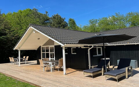 Tyki - 12Km from the Sea: Hütte, Schatten, Gartenmöbel, Veranda, Garten, Deck, Outdoor Struktur, Gartenbauten, Markise, Abstellgleis