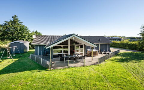 Findus - 1.2Km to the Fjord: Holz, Möbel, Wohnung, Zimmer, Decke, Holzbeize, Stuhl, Hartholz, Lack, Holz