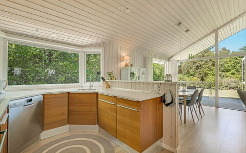 Elevine - 300M to the Fjord: Interior Design, Flooring, Countertop, Küche, Fussboden, Holz, Decke, Cabinetry, Möbel, Holzboden