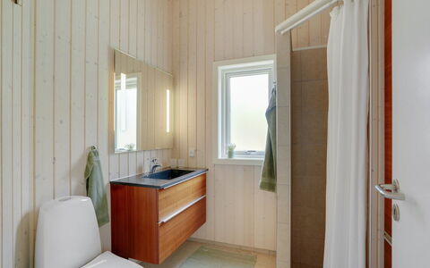Elevine - 300M to the Fjord: Flooring, Wand, Holz, Fussboden, Armatur, Interior Design, Badezimmer, Decke, Installation, Sinken