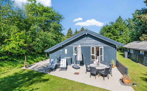 Elevine - 300M to the Fjord: Ground, Hütte, Garten, Estate, Landscaping, Rasen, Garten, Hartholz, Gartenbauten, Hinterhof