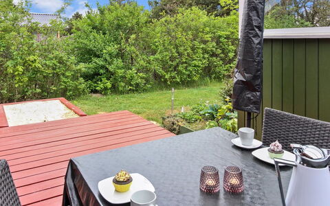 Sebiorn - 300M to the Fjord: Möbel, Strauch, Gartenmöbel, Tabelle, Tisch Im Freien, Garten, Stuhl, Schatten, Hinterhof, Garten