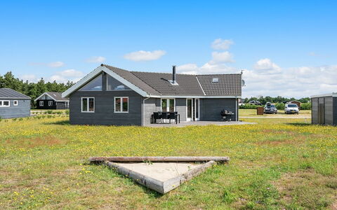 Karmen - 300M to the Fjord: Haus, Dach, Zuhause, Hütte, Schuppen, Gartenbauten, Abstellgleis, Garten, Blockhaus, Hütte
