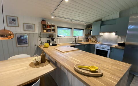 Ottilie - 350M to the Fjord: Flooring, Interior Design, Holz, Möbel, Decke, Countertop, Fussboden, Küche, Beleuchtung, Küchengerät