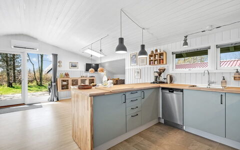 Ottilie - 350M to the Fjord: Küche, Flooring, Countertop, Küchengerät, Interior Design, Cabinetry, Major Appliance, Fussboden, Möbel, Decke
