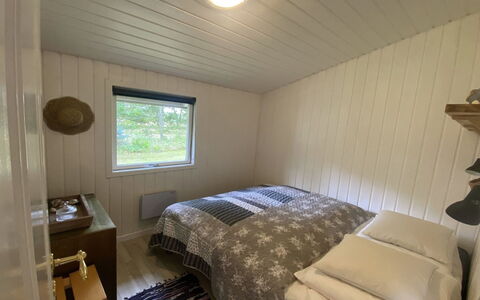Ottilie - 350M to the Fjord: Holz, Schlafzimmer, Flooring, Fussboden, Bett, Bettdecke, Bedding, Decke, Interior Design, Bettrahmen
