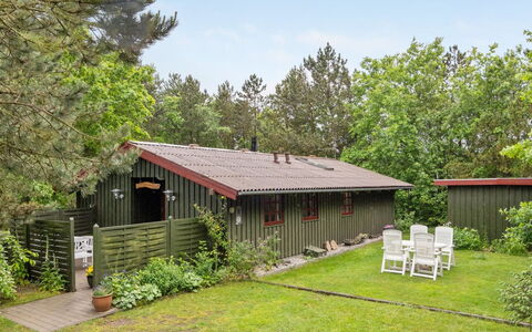 Gail - 400M to the Fjord: Möbel, Interior Design, Flooring, Holz, Fussboden, Decke, Holzboden, Stuhl, Tabelle, Beleuchtung