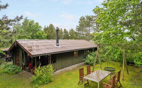 Gail - 400M to the Fjord: Möbel, Interior Design, Flooring, Holz, Fussboden, Decke, Holzboden, Stuhl, Tabelle, Beleuchtung