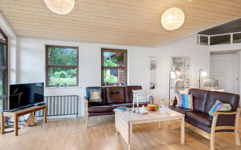 Silvia - 300M to the Fjord: Dachdecken, Hütte, Haus, Dach, Zuhause, Bauernhaus, Hütte, Estate, Dorf