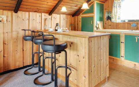 Ingwin - 250M to the Fjord: Holz, Flooring, Holzbeize, Decke, Countertop, Cabinetry, Küche, Hartholz, Lack, Light Fixture