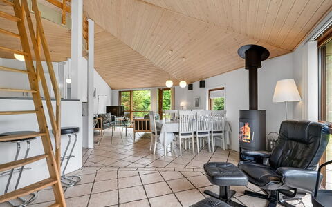 Reiner - 300M to the Fjord: Holz, Interior Design, Decke, Flooring, Fussboden, Möbel, Wohnzimmer, Zuhause, Zimmer, Tür