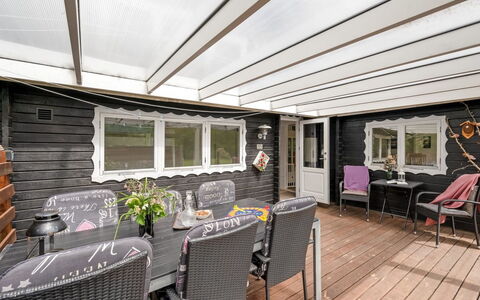 Staffan - 200M to the Fjord: Möbel, Interior Design, Flooring, Holz, Fussboden, Decke, Holzboden, Stuhl, Tabelle, Beleuchtung