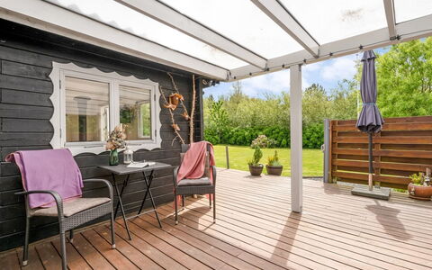 Staffan - 200M to the Fjord: Möbel, Interior Design, Flooring, Holz, Fussboden, Decke, Holzboden, Stuhl, Tabelle, Beleuchtung