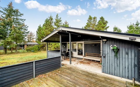 Toimi - 500M to the Fjord: Möbel, Interior Design, Flooring, Holz, Fussboden, Decke, Holzboden, Stuhl, Tabelle, Beleuchtung