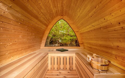 Toimi - 500M to the Fjord: Möbel, Interior Design, Flooring, Holz, Fussboden, Decke, Holzboden, Stuhl, Tabelle, Beleuchtung