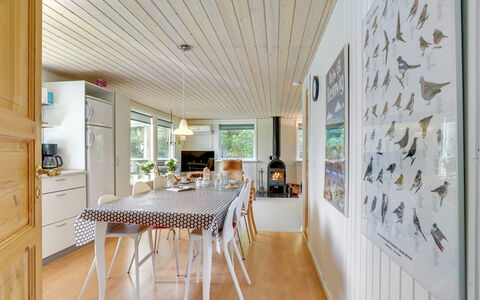 Ulrike - 600M to the Fjord: Möbel, Interior Design, Flooring, Holz, Fussboden, Decke, Holzboden, Stuhl, Tabelle, Beleuchtung