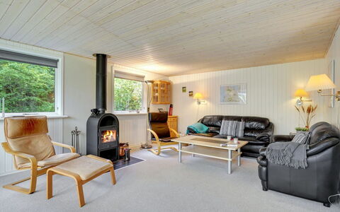 Ulrike - 600M to the Fjord: Möbel, Interior Design, Flooring, Holz, Fussboden, Decke, Holzboden, Stuhl, Tabelle, Beleuchtung