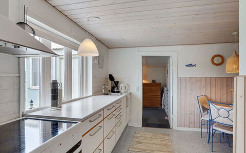 Fransiska - from the Sea: Holz, Flooring, Decke, Interior Design, Küche, Countertop, Fussboden, Light Fixture, Zuhause, Cabinetry