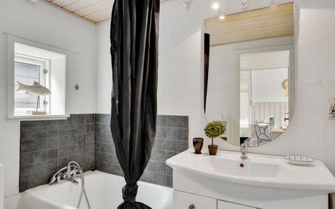 Fransiska - from the Sea: Interior Design, Wand, Armatur, Flooring, Badezimmer, Fussboden, Zapfhahn, Decke, Sinken, Zimmer