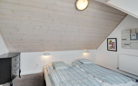 Fransiska - from the Sea: Schlafzimmer, Holz, Decke, Interior Design, Bett, Flooring, Fussboden, Bettdecke, Bedding, Linens